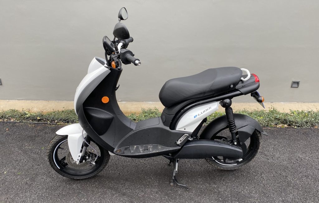 Prise en main du scooter Peugeot e Ludix l électrique pour bien débuter