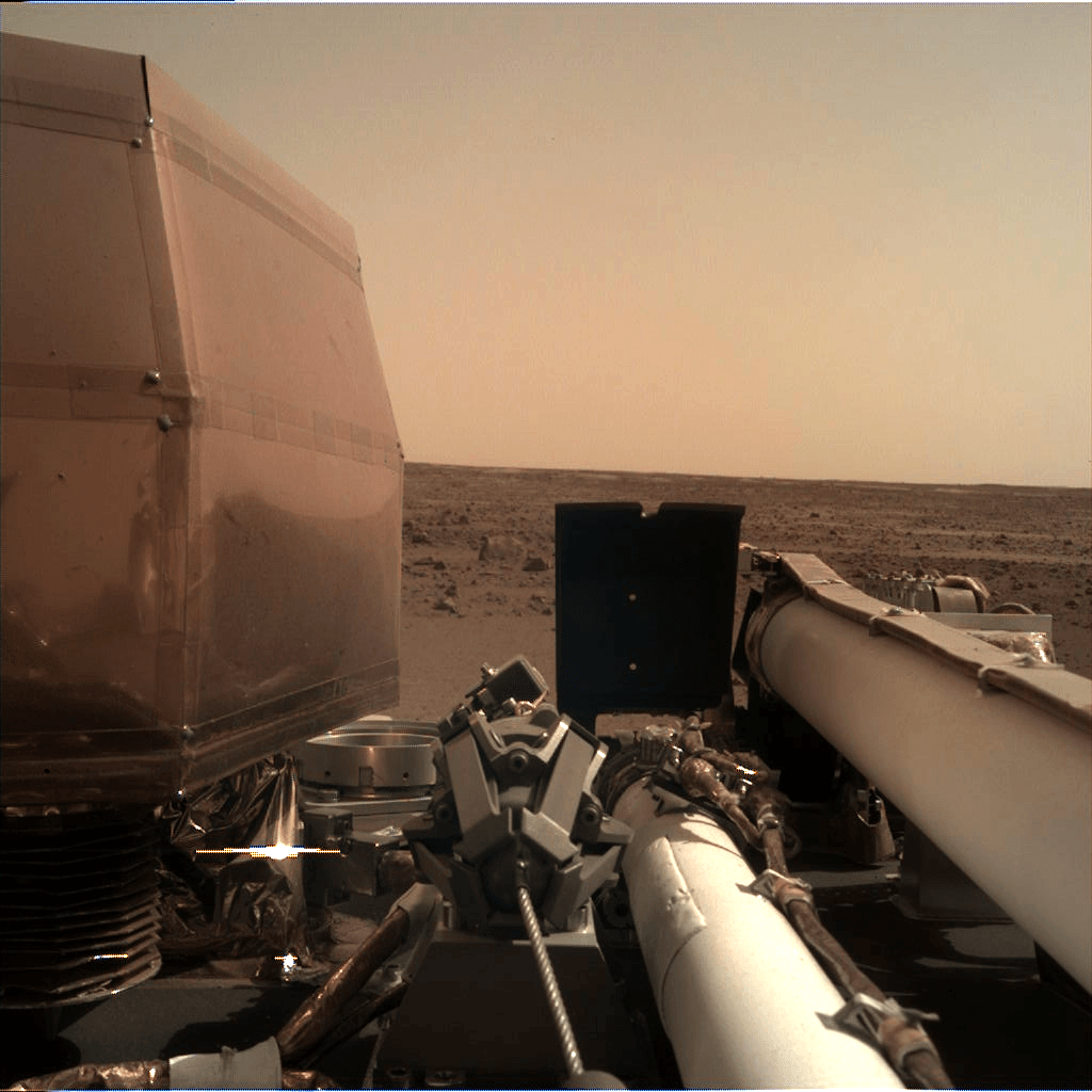 La sonde InSight a déjà capturé 2 photos saisissantes de Mars