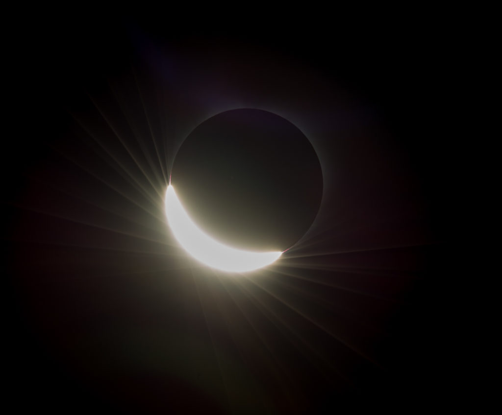Éclipse solaire totale découvrez les magnifiques photos de la Nasa