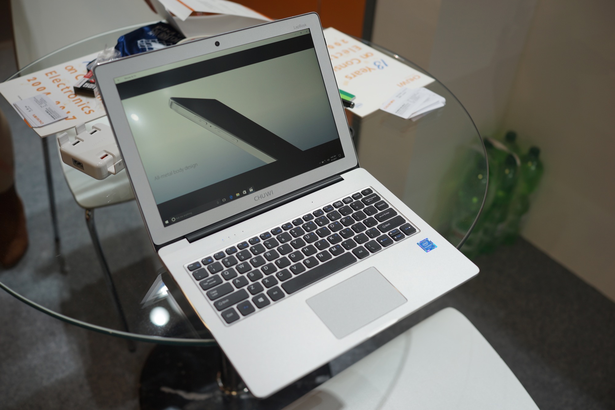 Chuwi, le fabricant chinois qui souhaite inonder le marché de clones de  MacBook - Numerama