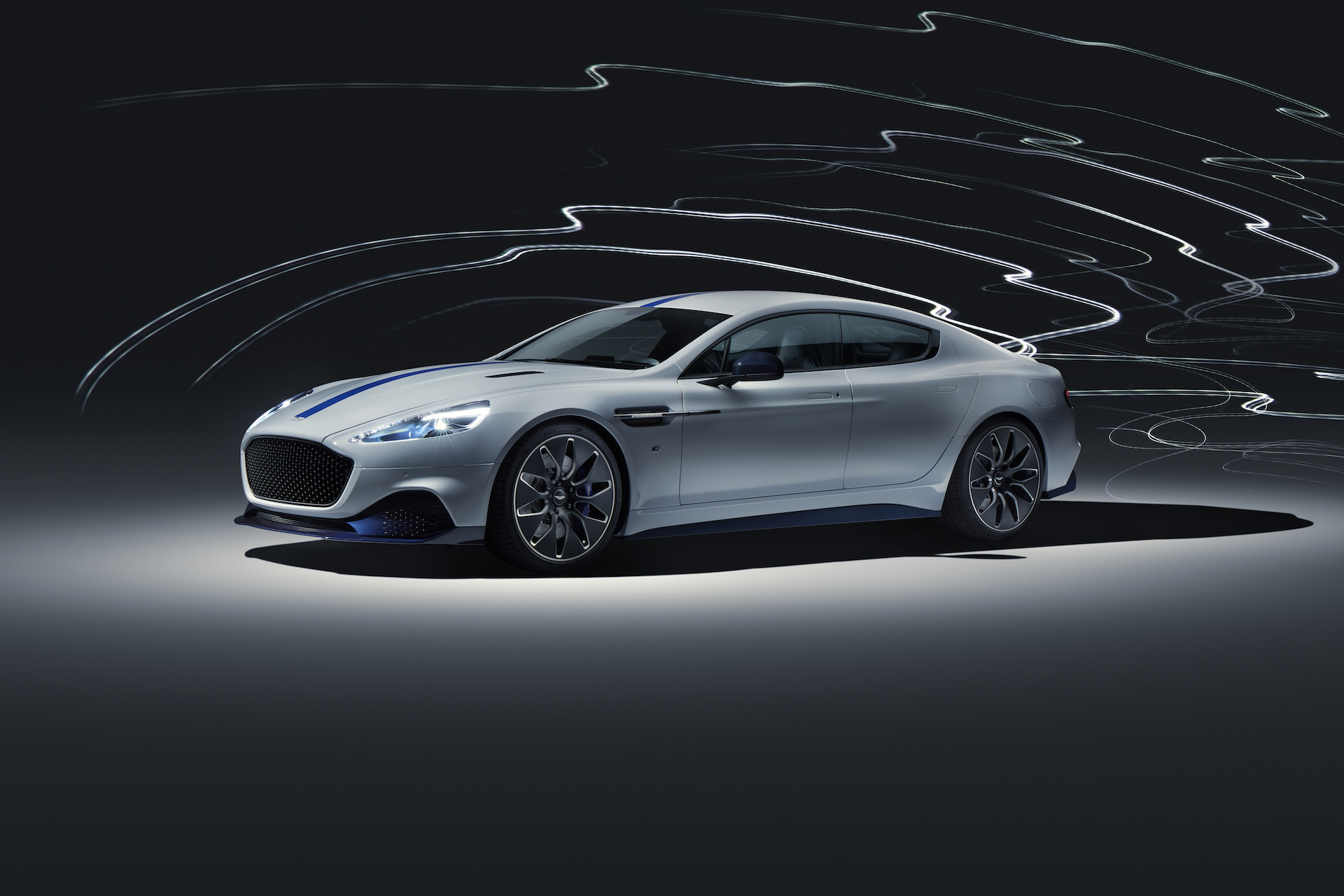 Aston Martin vient de dévoiler la Rapide E, sa magnifique berline