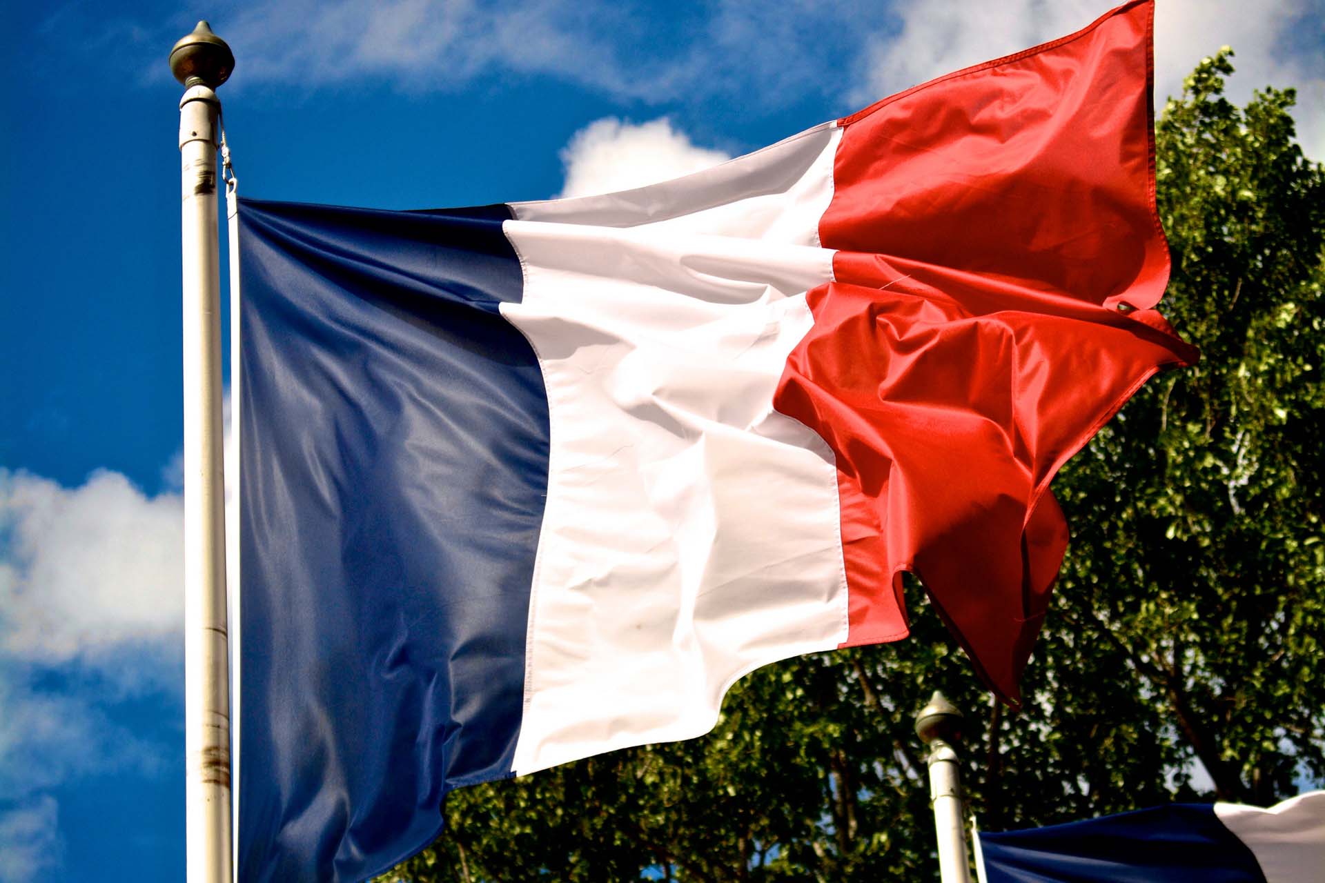 Vous n'avez pas le droit d'avoir un drapeau français 🇫🇷 (si) 