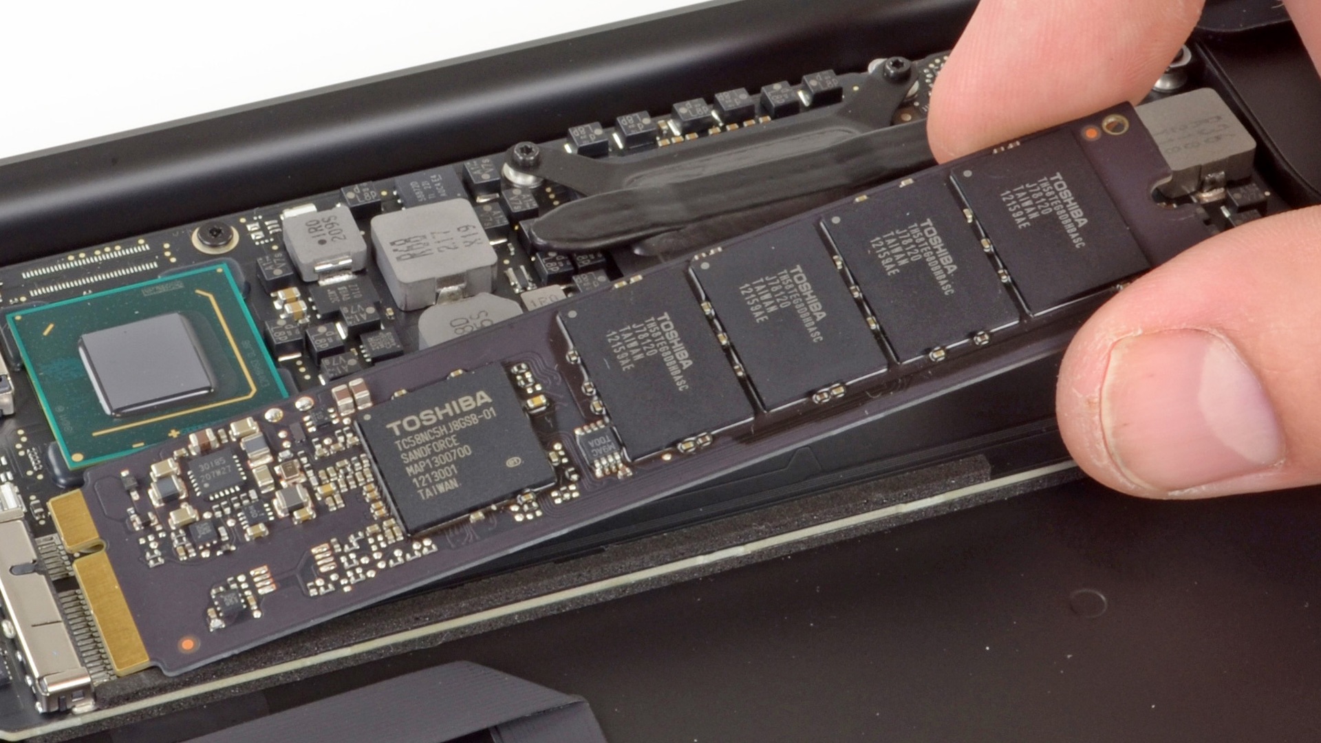 Augmenter la capacité de stockage des MacBook avec un SSD de chez OWC -  Numerama