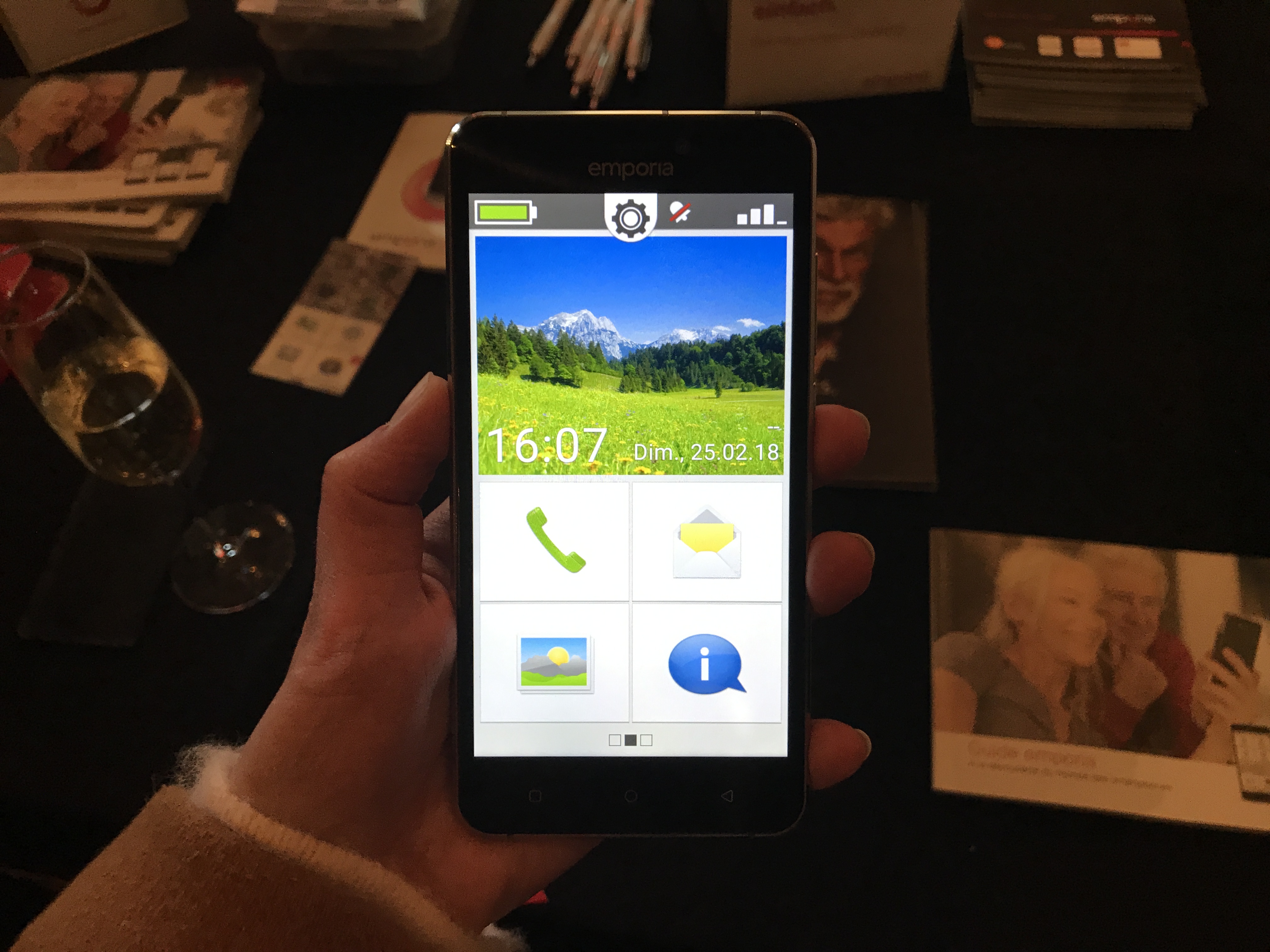 EmporiaCLICK : un nouveau téléphone portable pour seniors avec