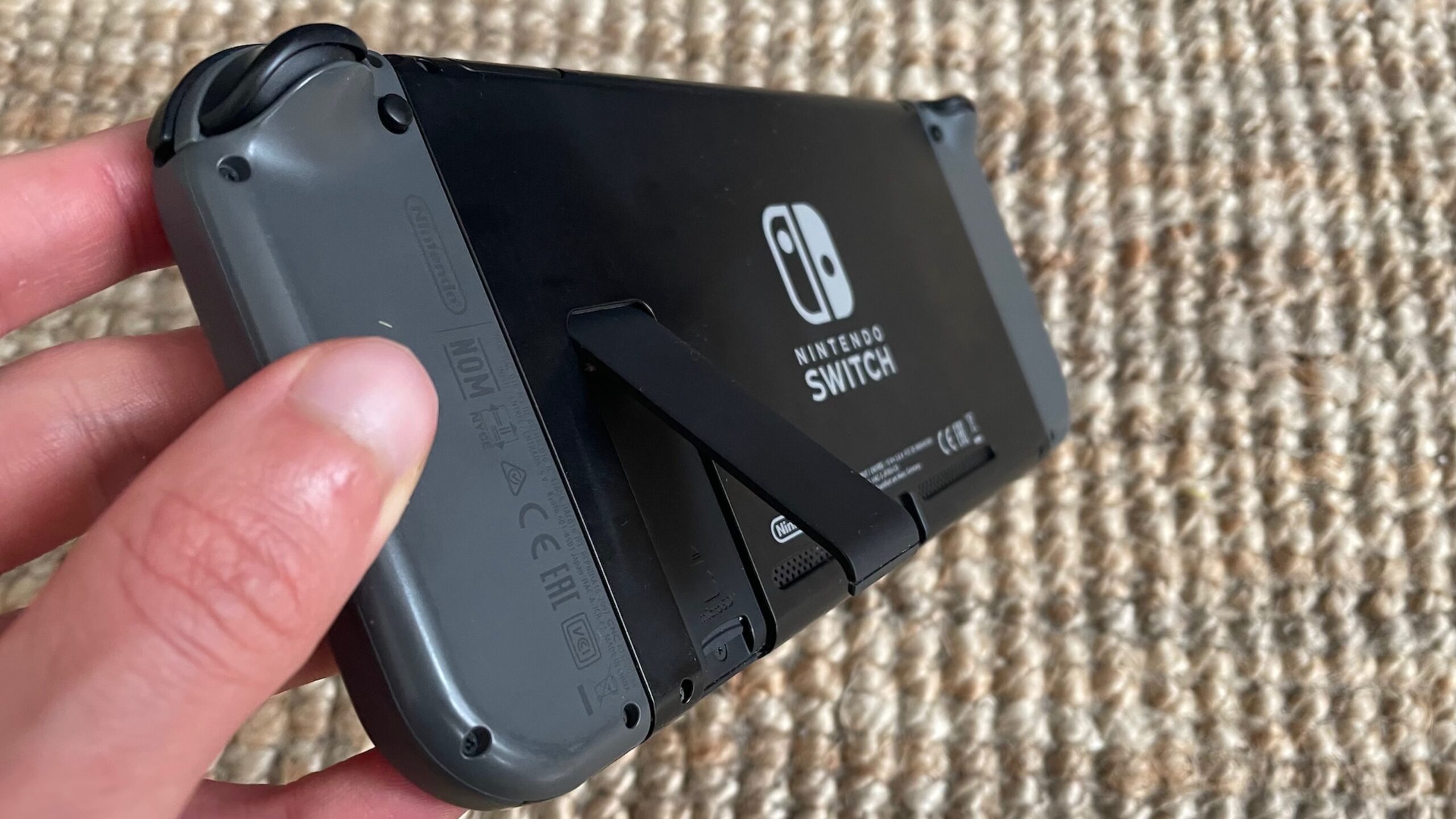 Comment trier vos jeux Nintendo Switch dans des dossiers ? - Numerama