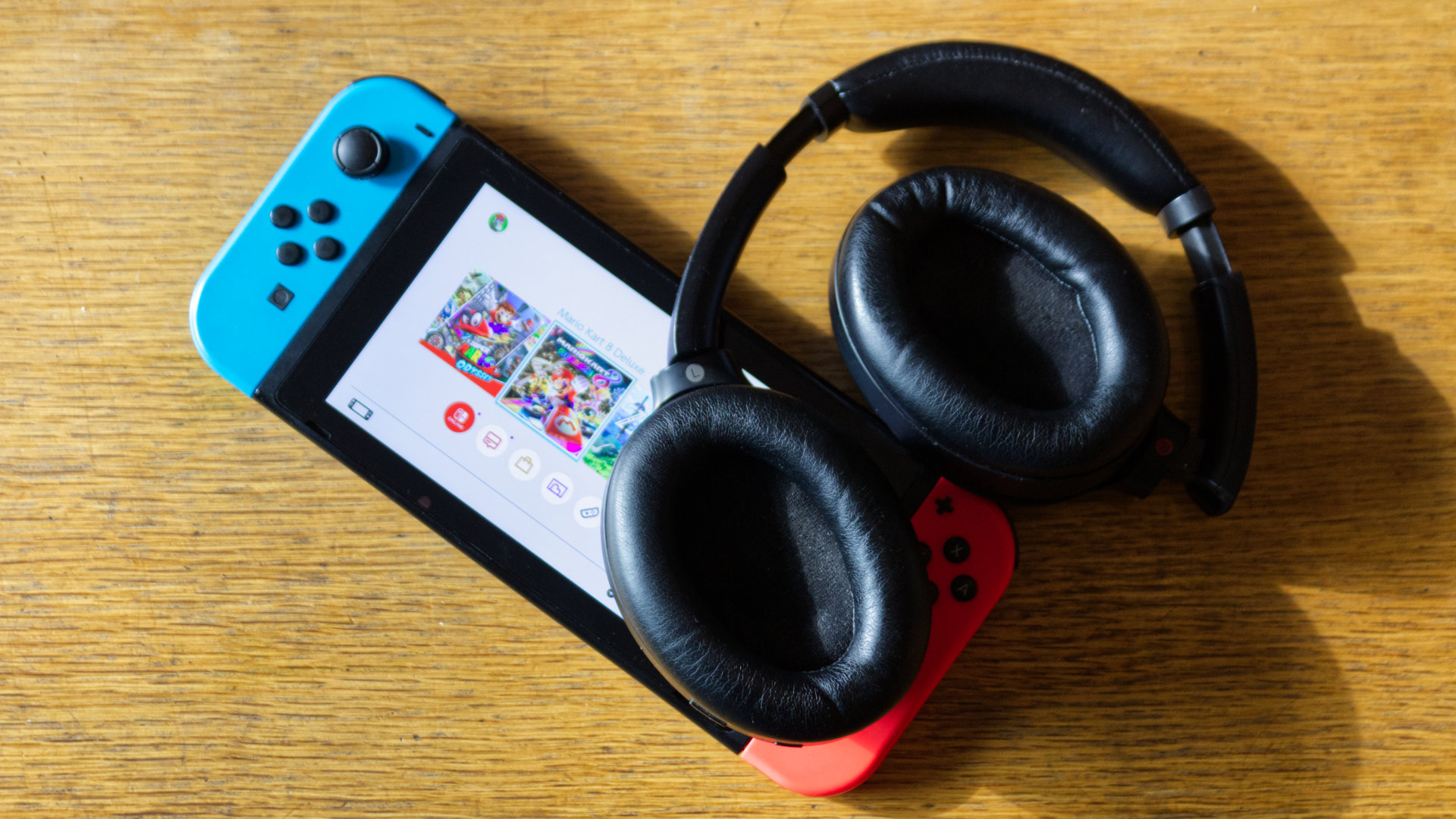 Nintendo Switch OLED : Un pack console + casque gaming sans fil