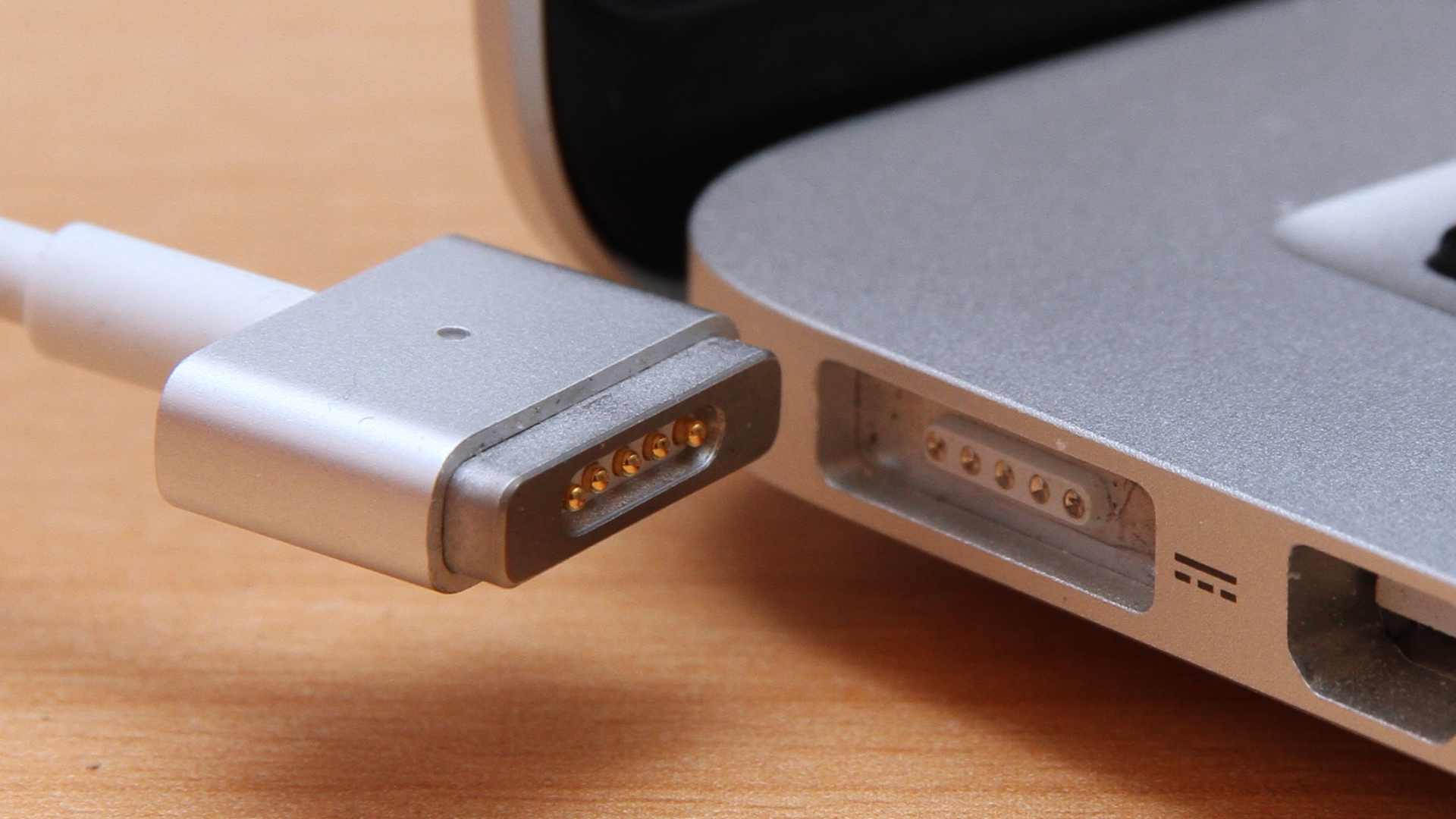 Astuce Comment recharger son macbook sans chargeur APPLE ?