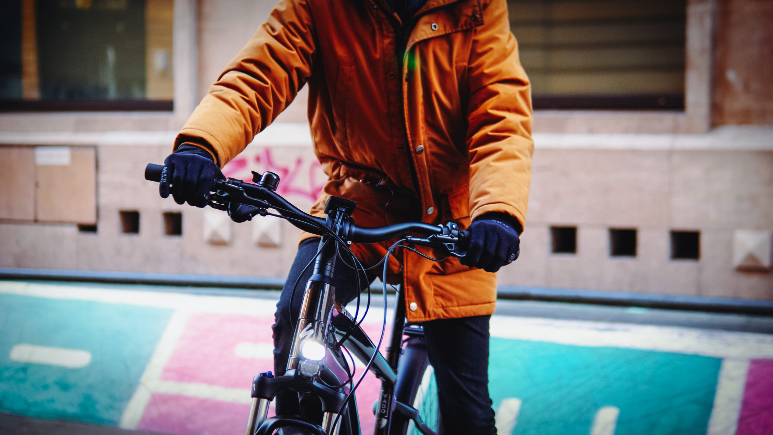 Veste vélo hiver : le top de la protection thermique pour la route