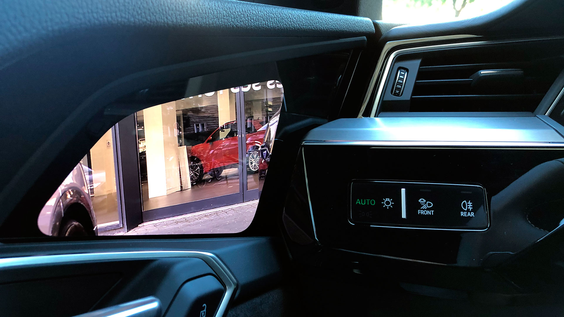 Nissan intègre une caméra plein écran dans le rétroviseur
