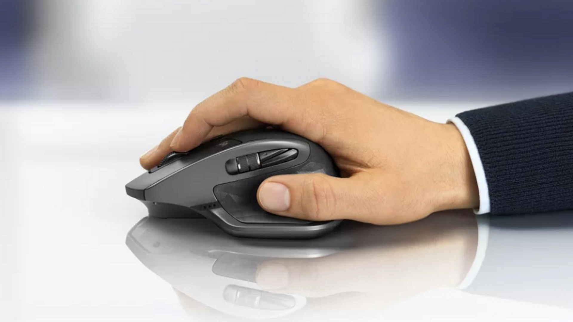 La souris Logitech MX Master permet de jongler entre plusieurs ordinateurs  - Numerama