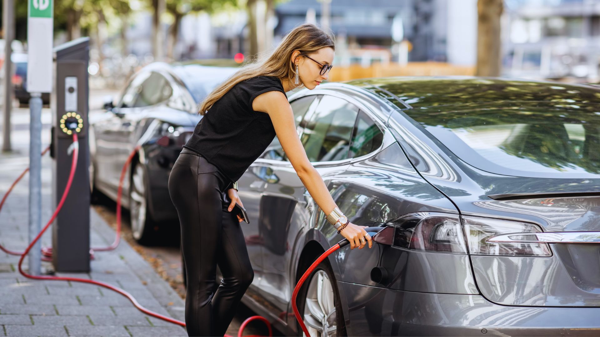 Tout ce que vous devez savoir à propos du rechargement d'une voiture  électrique