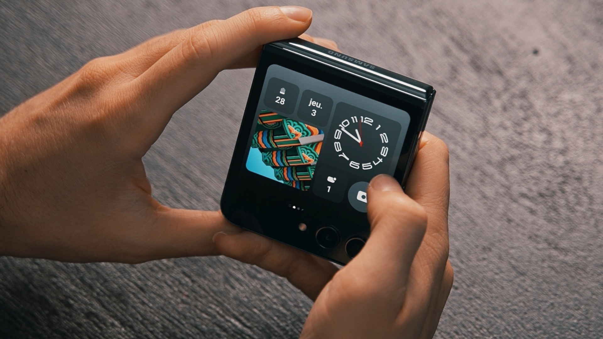 Test du Samsung Galaxy Z Flip 5 : une avancée impressionnante, freinée par  le logiciel - Numerama