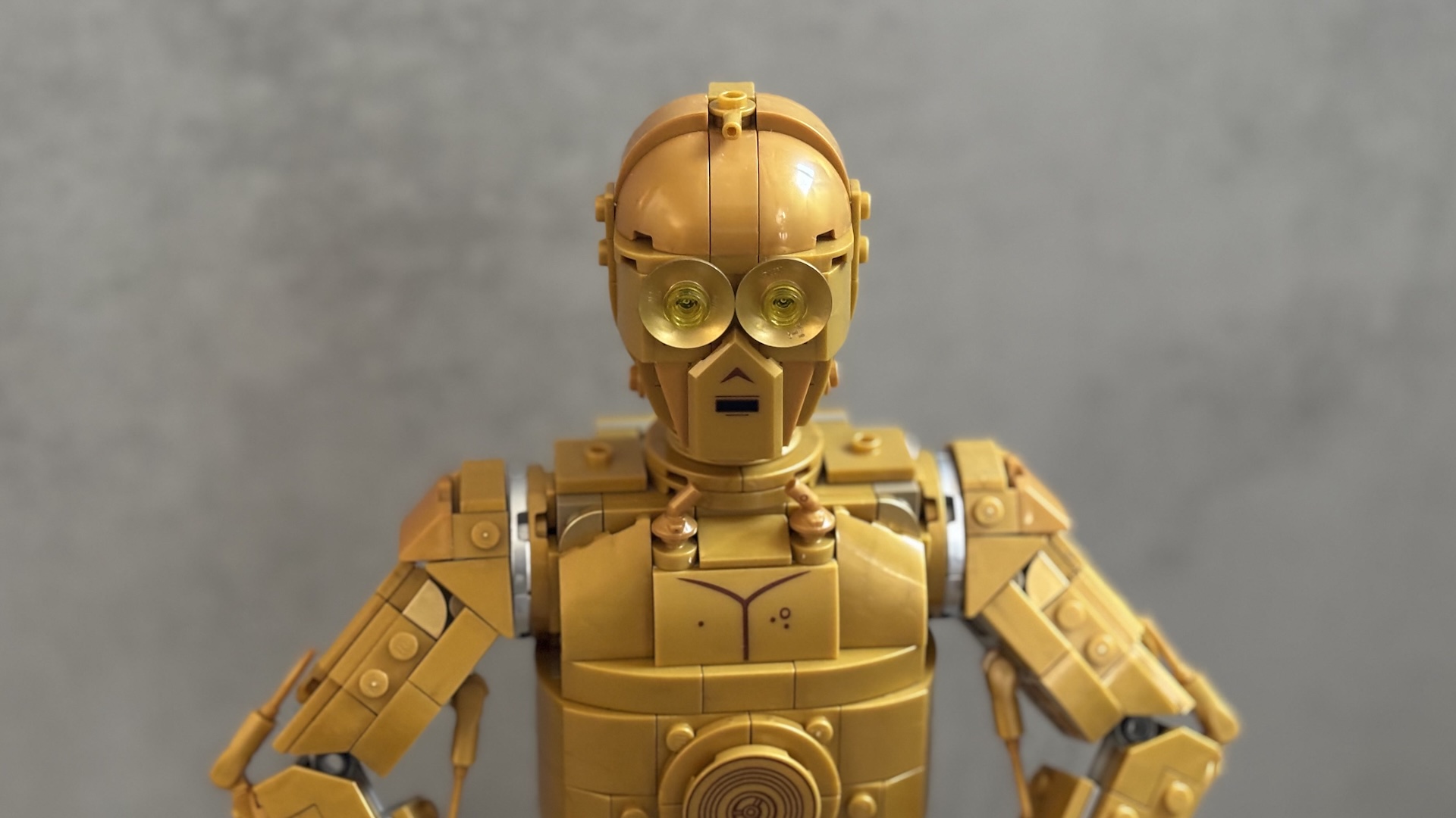 Regarder la vidéo La version Lego de C-3PO : la statuette des Oscars en plus mignonne