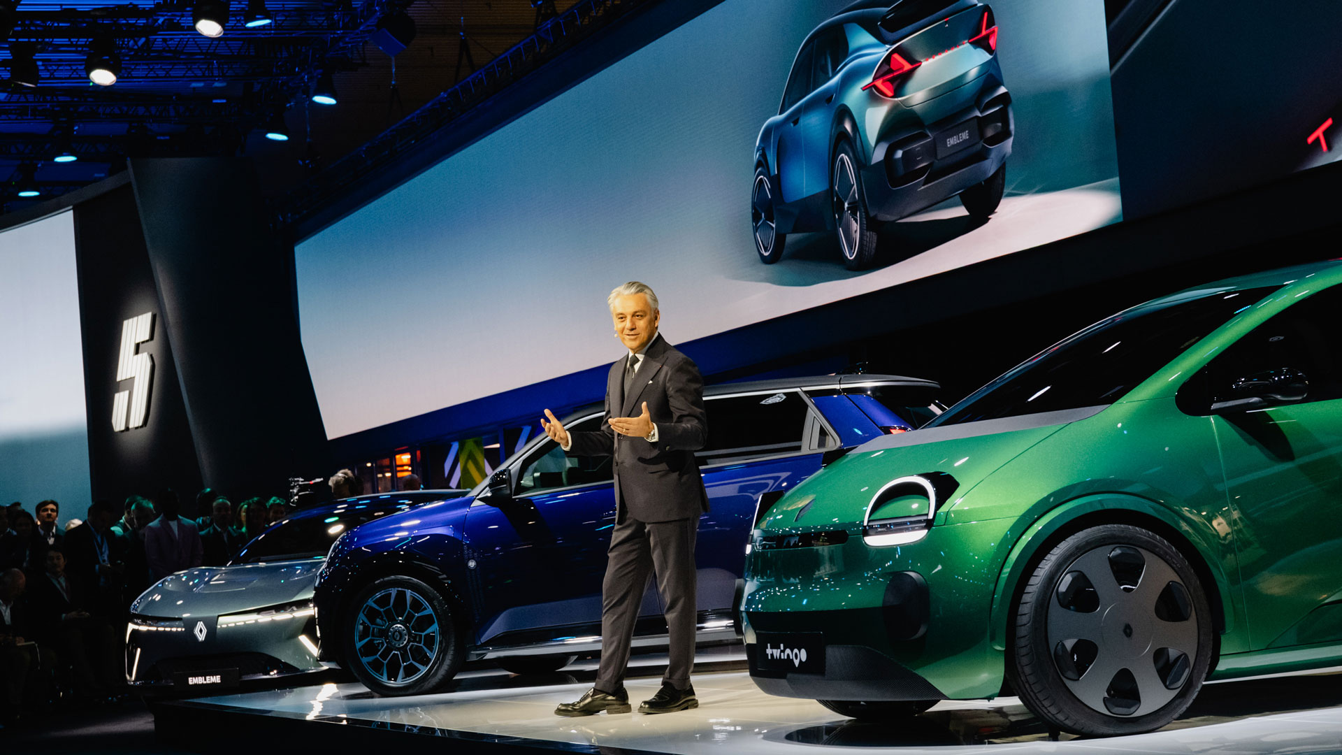 Regarder la vidéo Des sourires sur les lèvres au Mondial de l’Auto 2024