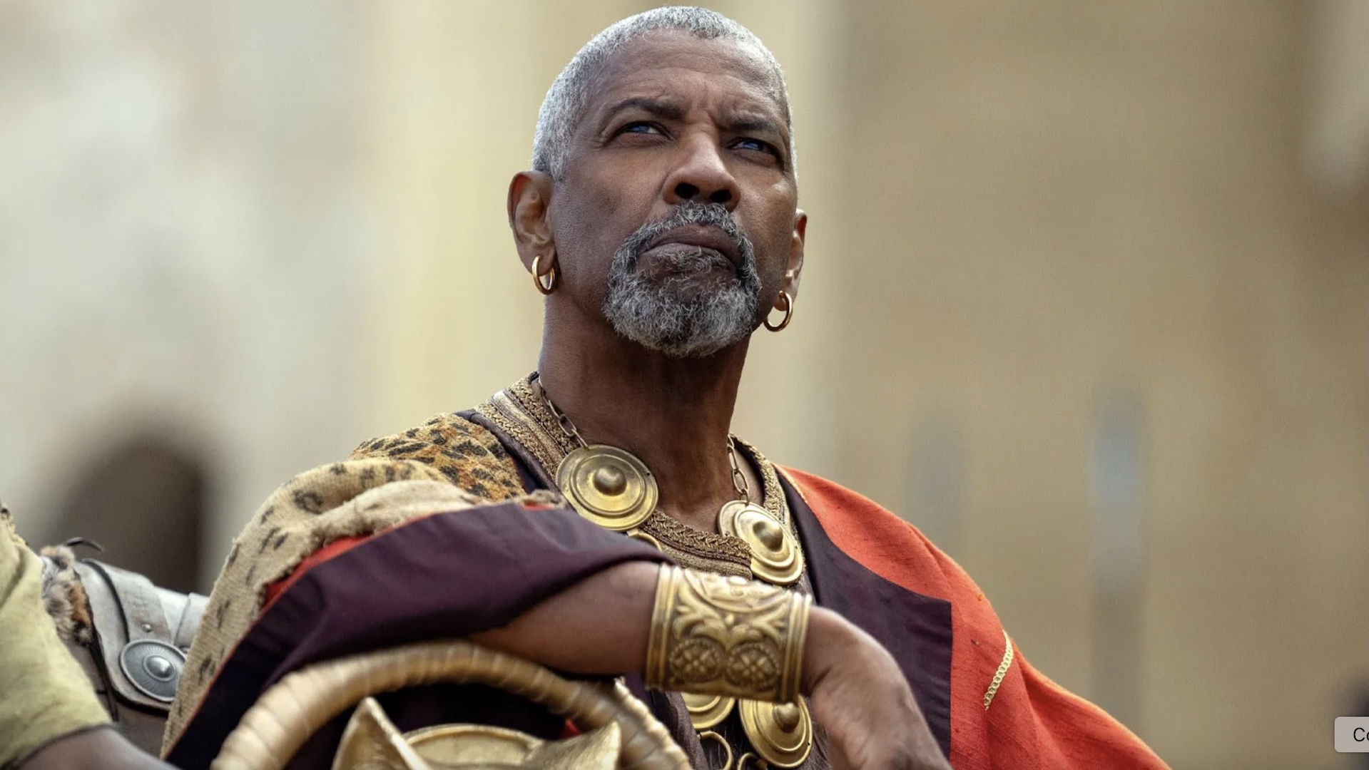 Regarder la vidéo Gladiator 2 : une scène de baiser gay avec Denzel Washington a été coupée du film